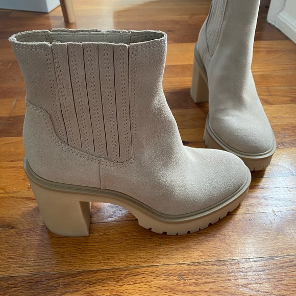 Dolce Vita H2O Caster Booties, Dune Suede, sz 7 - Picture 9 of 12